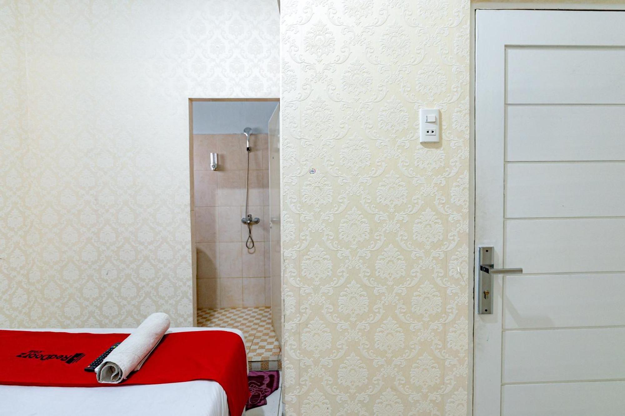 Reddoorz Near Rsud Dr Pringadi Medan 3 Hotel Exterior photo