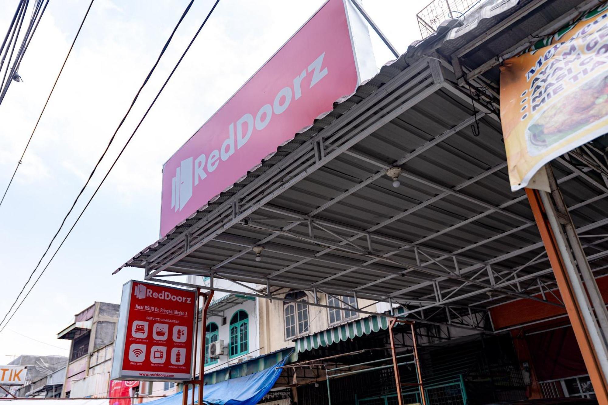 Reddoorz Near Rsud Dr Pringadi Medan 3 Hotel Exterior photo